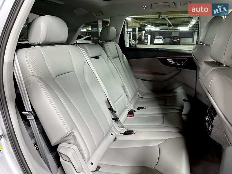 Позашляховик / Кросовер Audi Q7 2016 в Києві