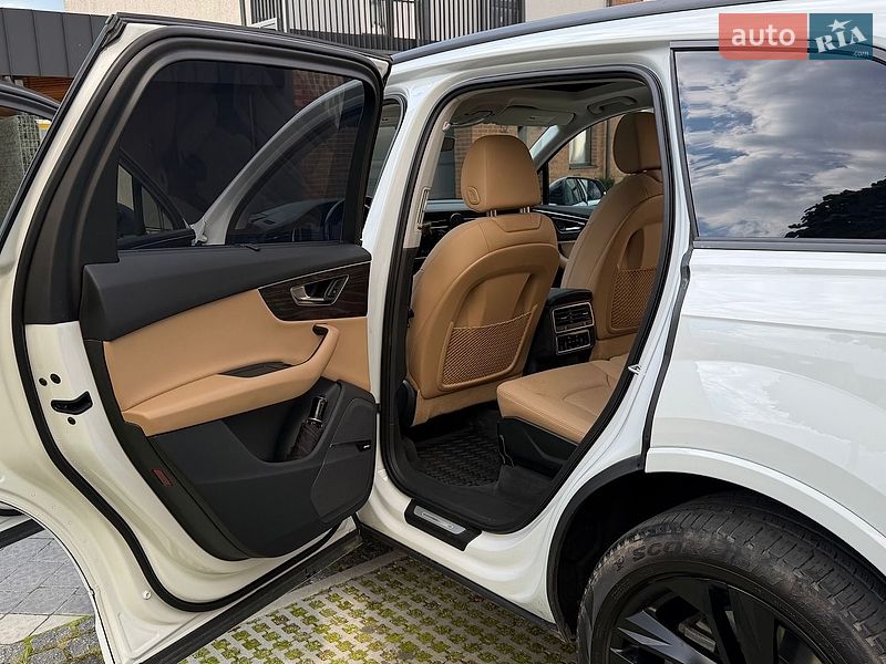 Позашляховик / Кросовер Audi Q7 2019 в Львові
