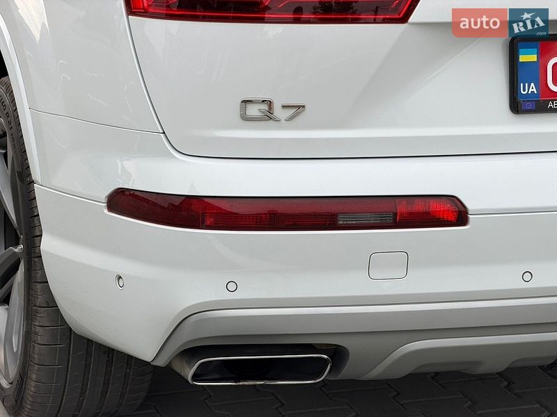 Позашляховик / Кросовер Audi Q7 2018 в Дубні