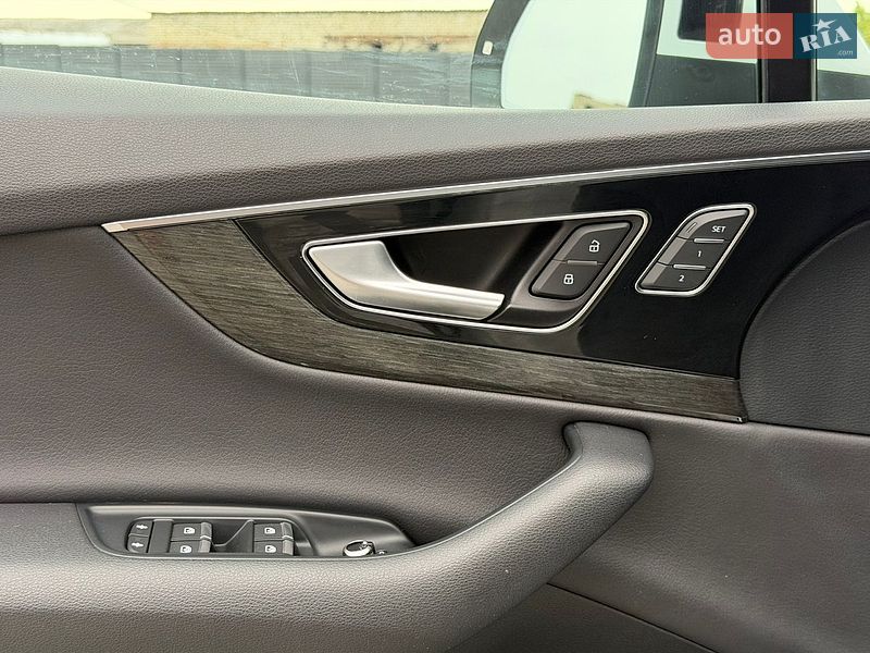Позашляховик / Кросовер Audi Q7 2018 в Дубні