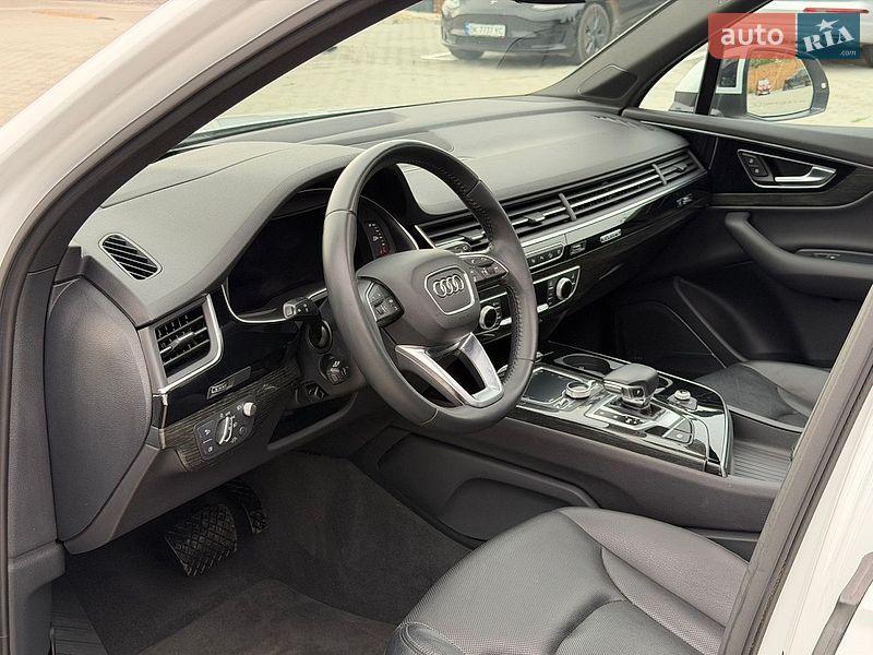 Позашляховик / Кросовер Audi Q7 2018 в Дубні