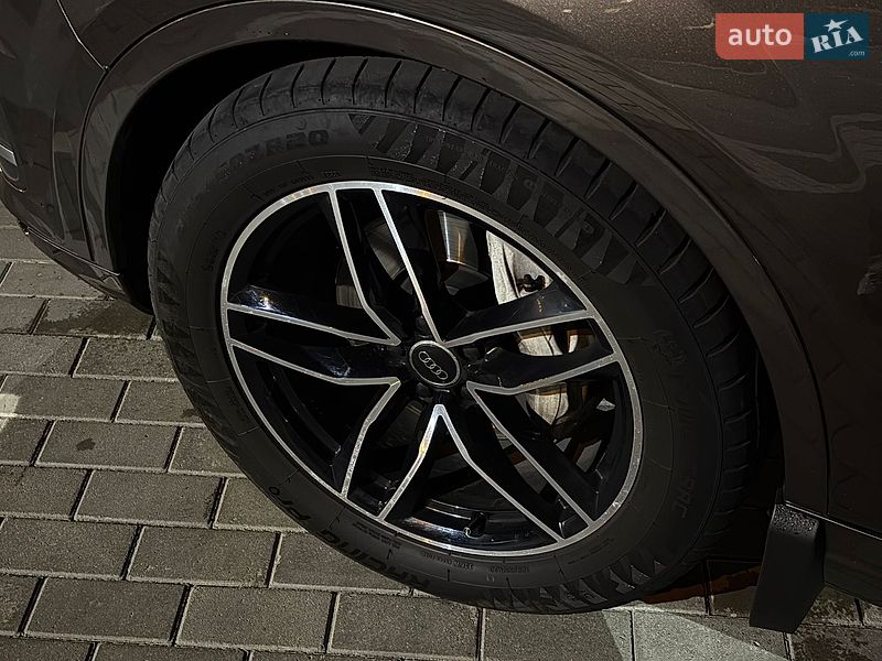 Внедорожник / Кроссовер Audi Q7 2015 в Дубно