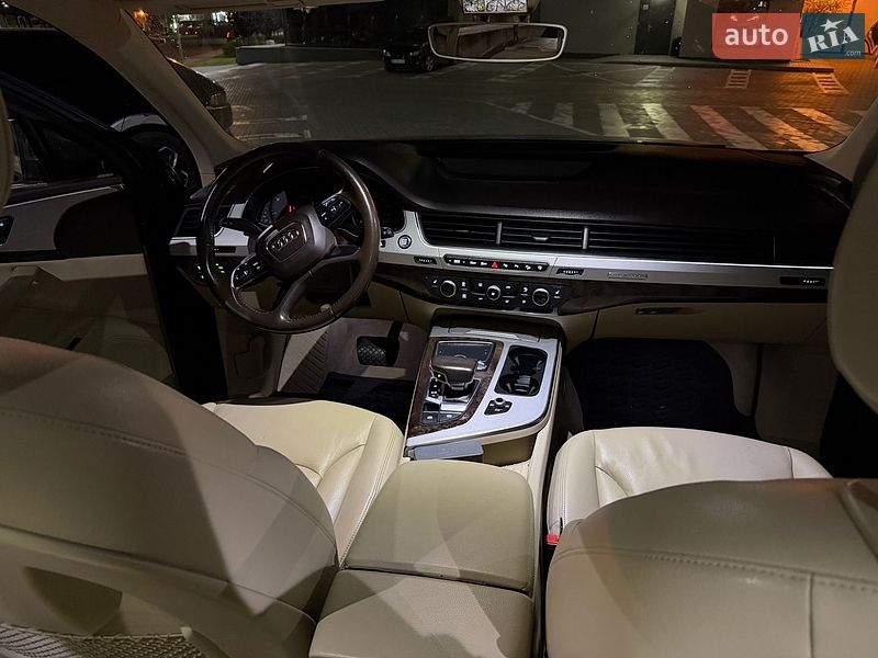 Внедорожник / Кроссовер Audi Q7 2015 в Дубно