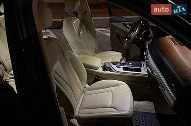 Внедорожник / Кроссовер Audi Q7 2015 в Дубно