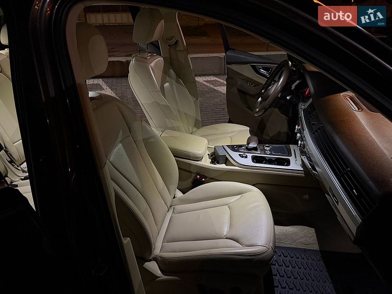 Внедорожник / Кроссовер Audi Q7 2015 в Дубно