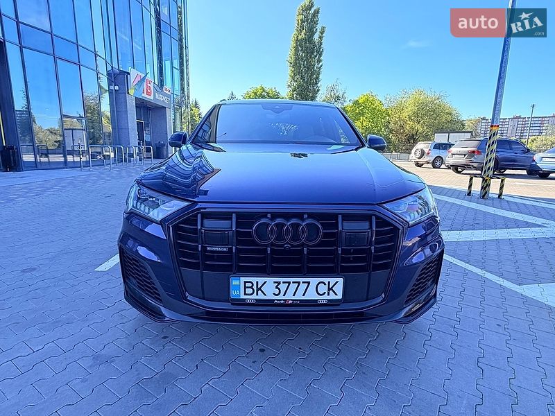 Позашляховик / Кросовер Audi Q7 2021 в Рівному