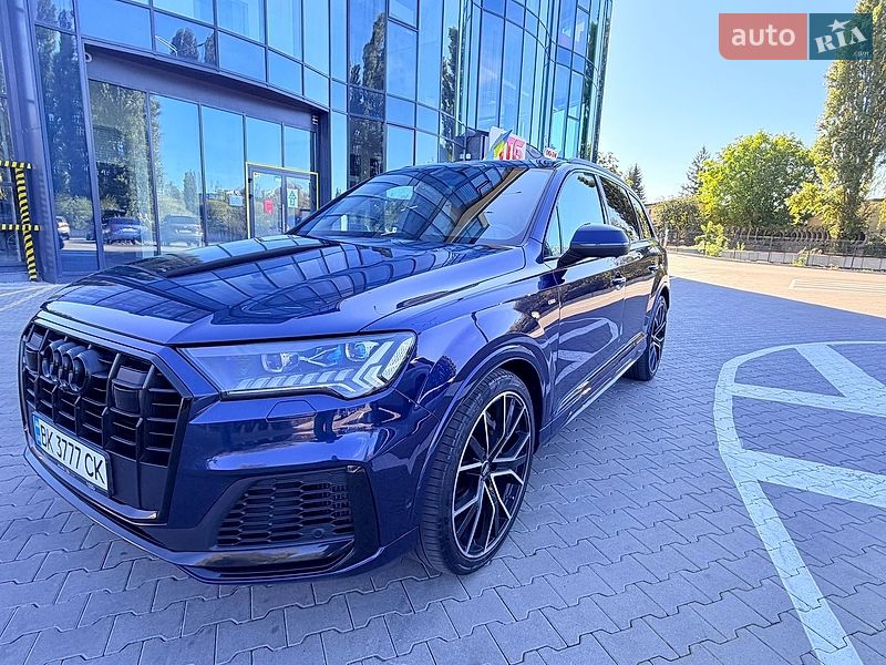 Позашляховик / Кросовер Audi Q7 2021 в Рівному