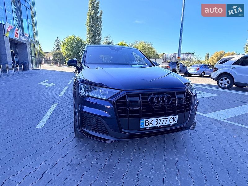 Позашляховик / Кросовер Audi Q7 2021 в Рівному