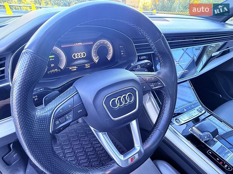 Позашляховик / Кросовер Audi Q7 2021 в Рівному