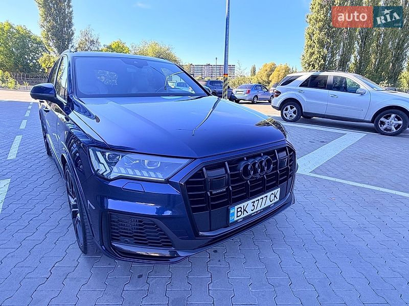 Позашляховик / Кросовер Audi Q7 2021 в Рівному