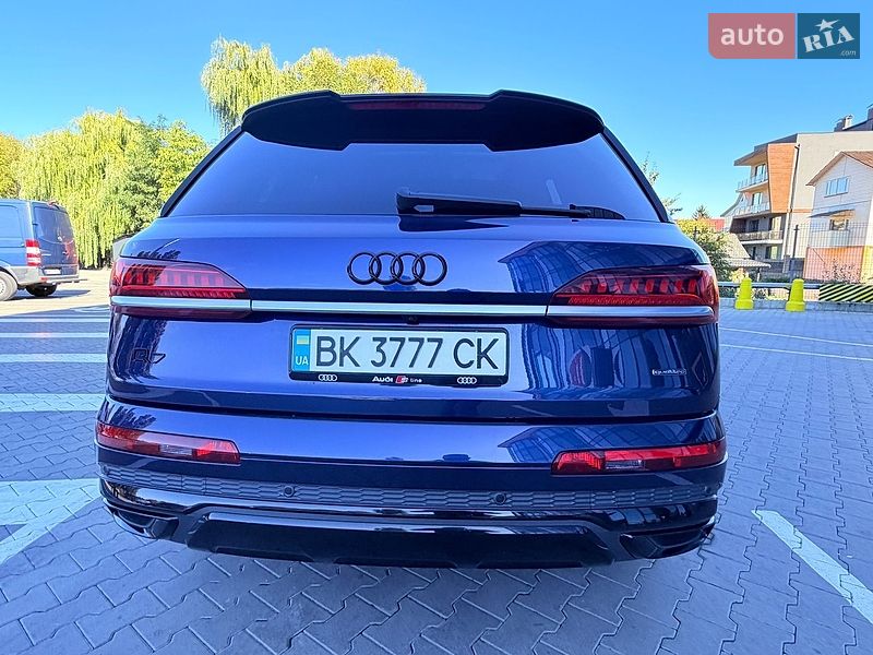 Позашляховик / Кросовер Audi Q7 2021 в Рівному
