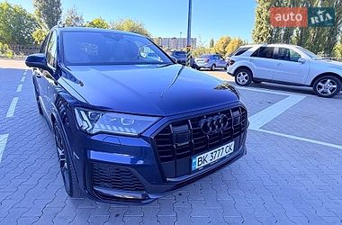 Позашляховик / Кросовер Audi Q7 2021 в Рівному