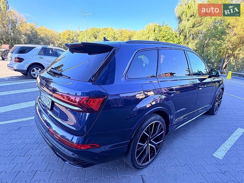 Позашляховик / Кросовер Audi Q7 2021 в Рівному