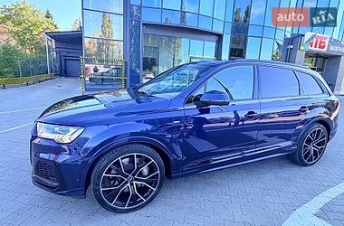 Позашляховик / Кросовер Audi Q7 2021 в Рівному