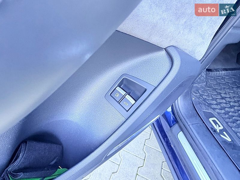 Позашляховик / Кросовер Audi Q7 2021 в Рівному