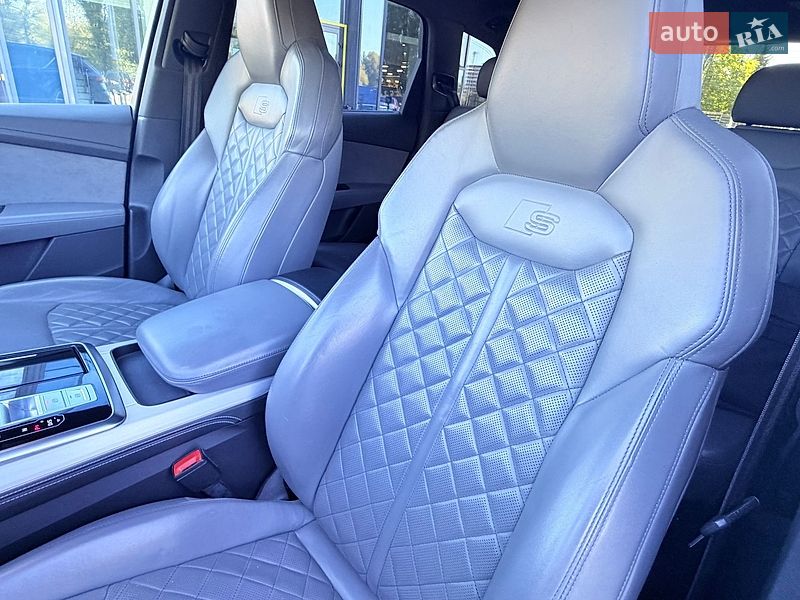 Позашляховик / Кросовер Audi Q7 2021 в Рівному