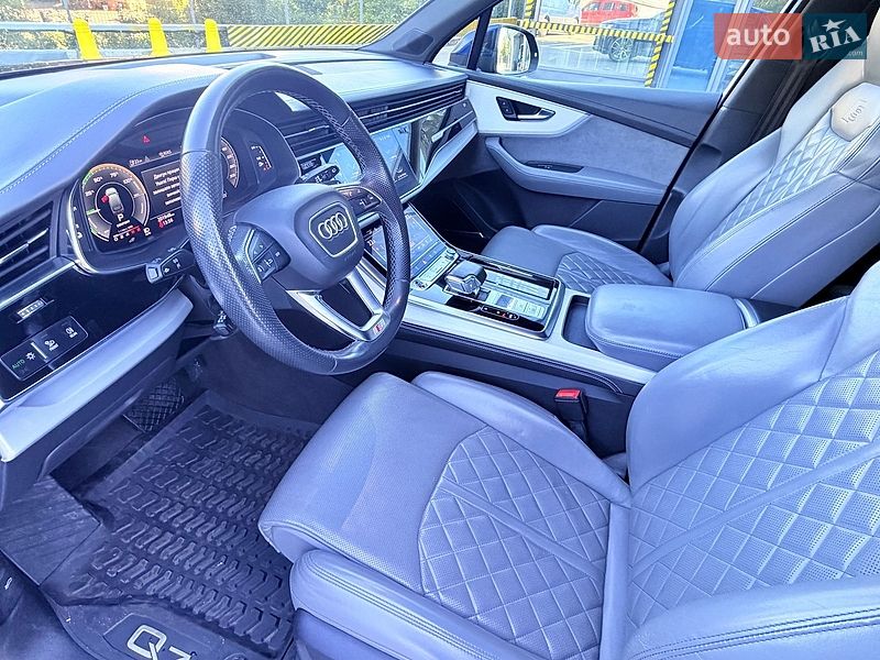 Позашляховик / Кросовер Audi Q7 2021 в Рівному