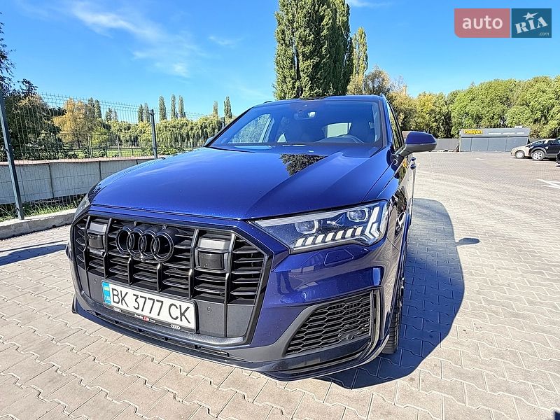 Позашляховик / Кросовер Audi Q7 2021 в Рівному
