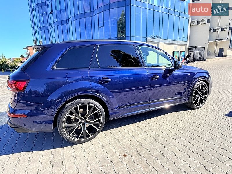 Позашляховик / Кросовер Audi Q7 2021 в Рівному
