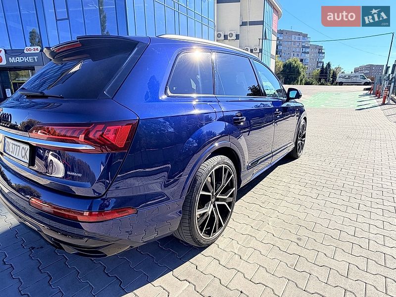 Позашляховик / Кросовер Audi Q7 2021 в Рівному