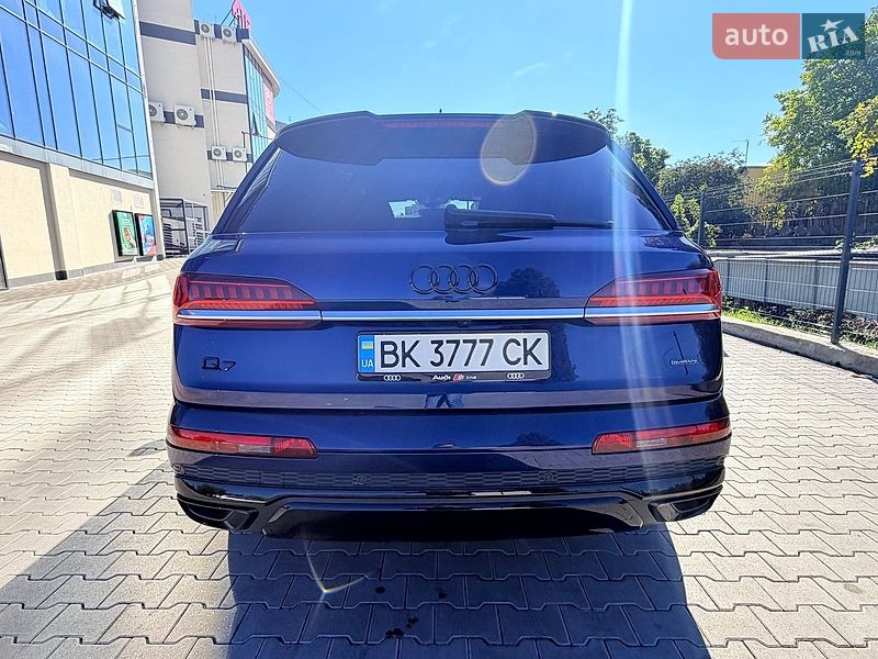 Позашляховик / Кросовер Audi Q7 2021 в Рівному