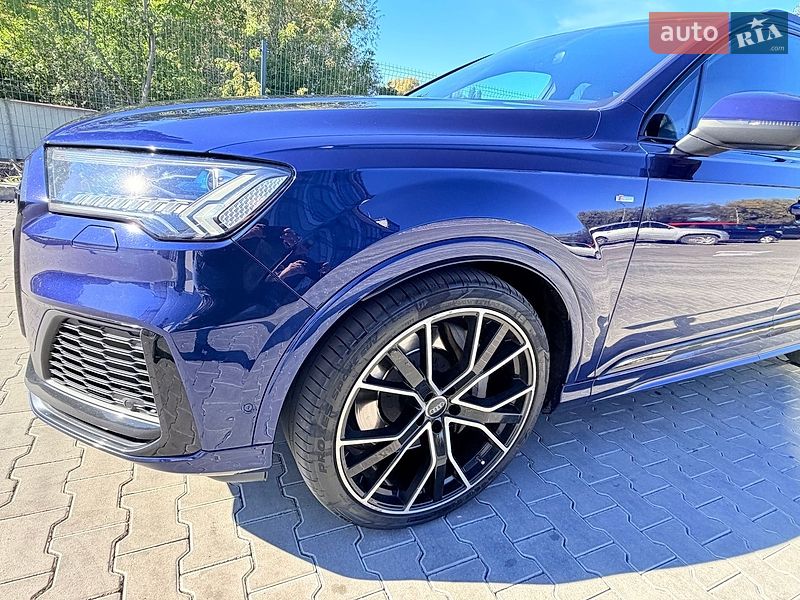Позашляховик / Кросовер Audi Q7 2021 в Рівному