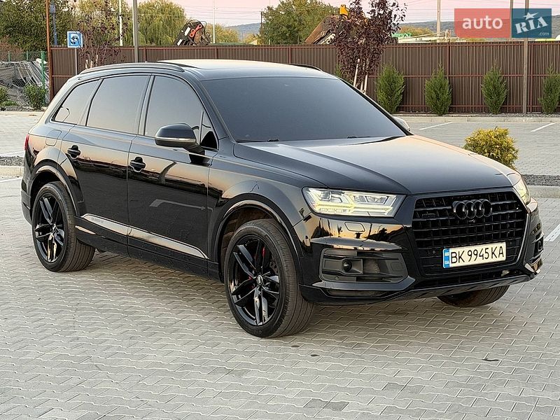 Внедорожник / Кроссовер Audi Q7 2016 в Ужгороде