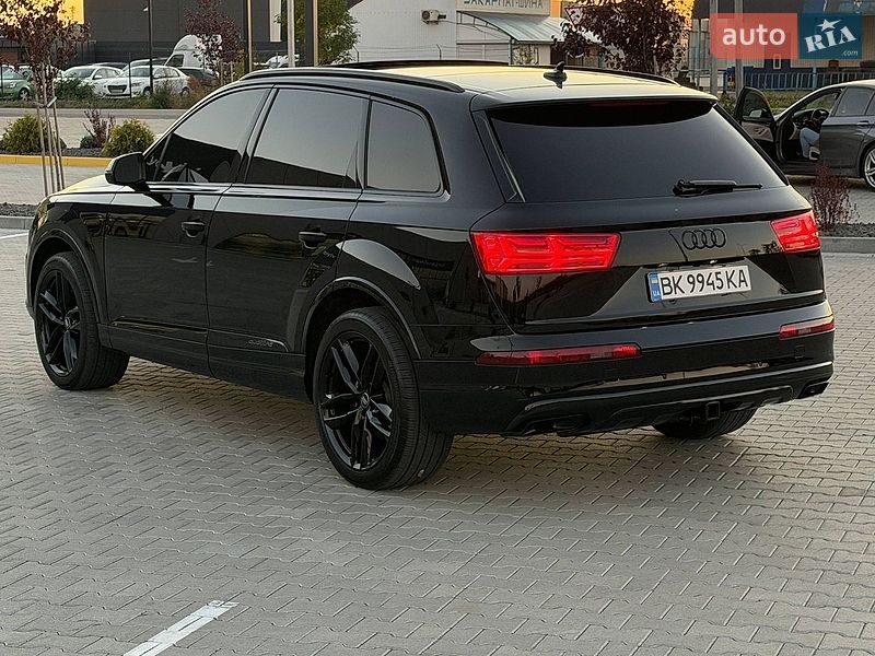 Внедорожник / Кроссовер Audi Q7 2016 в Ужгороде