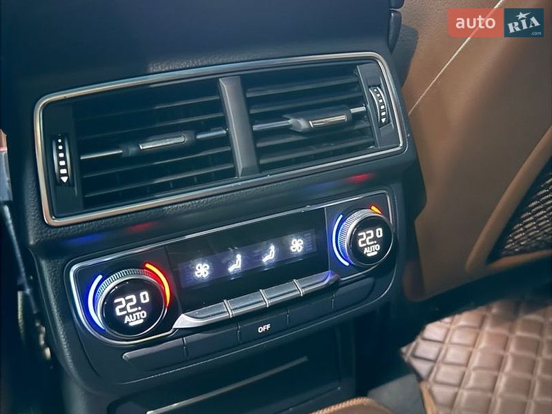 Внедорожник / Кроссовер Audi Q7 2016 в Ужгороде