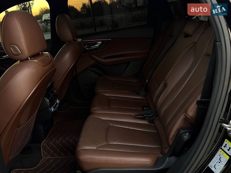 Внедорожник / Кроссовер Audi Q7 2016 в Ужгороде