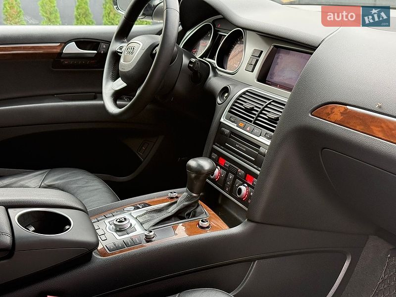 Внедорожник / Кроссовер Audi Q7 2015 в Дубно