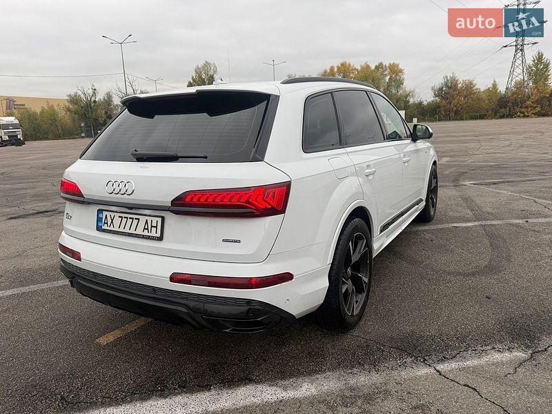 Позашляховик / Кросовер Audi Q7 2021 в Києві