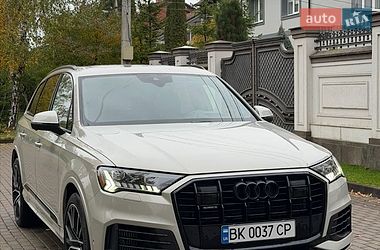 Внедорожник / Кроссовер Audi Q7 2020 в Ровно
