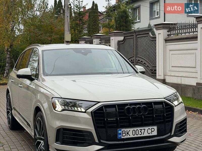 Внедорожник / Кроссовер Audi Q7 2020 в Ровно