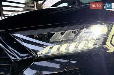 Позашляховик / Кросовер Audi Q7 2020 в Ужгороді