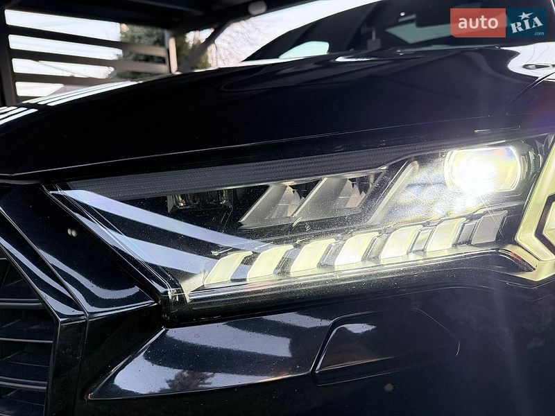 Позашляховик / Кросовер Audi Q7 2020 в Ужгороді