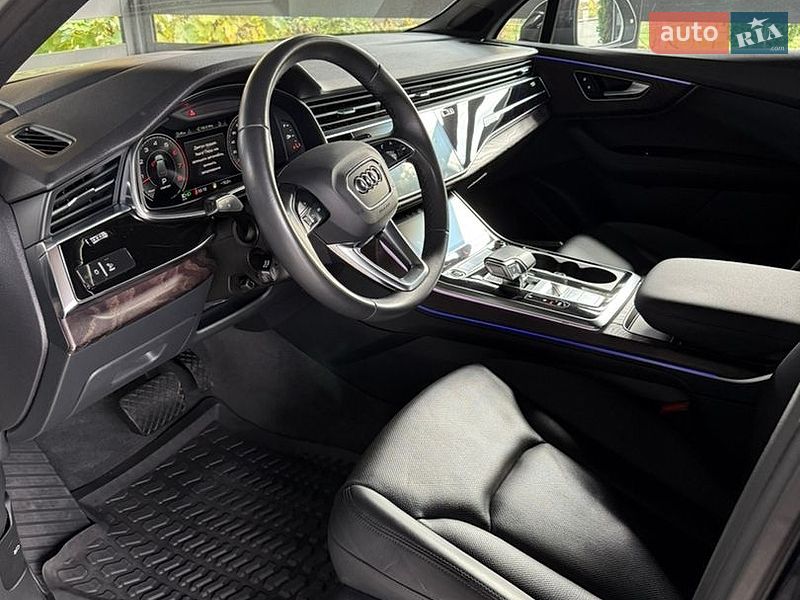 Позашляховик / Кросовер Audi Q7 2020 в Ужгороді