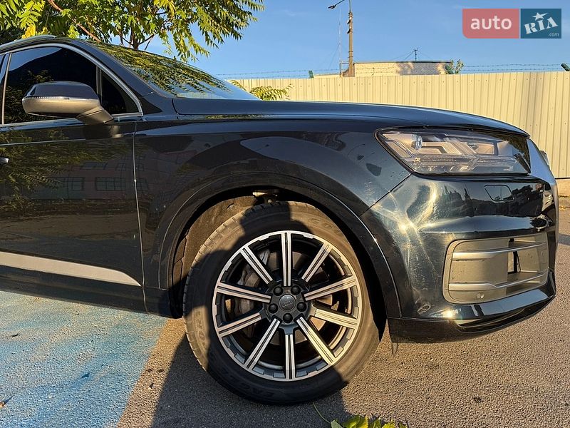 Внедорожник / Кроссовер Audi Q7 2016 в Киеве