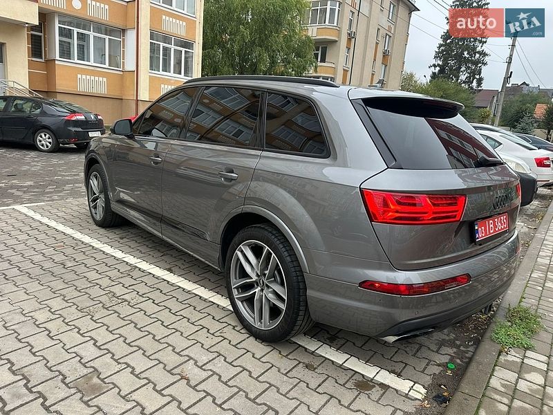 Внедорожник / Кроссовер Audi Q7 2017 в Черновцах