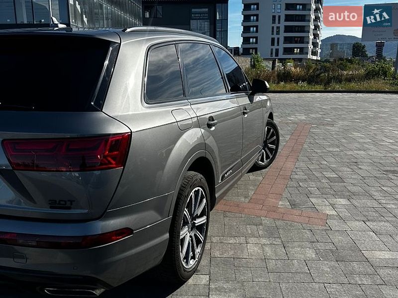 Внедорожник / Кроссовер Audi Q7 2017 в Хусте