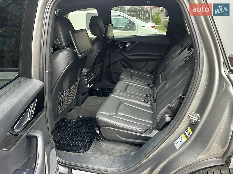 Внедорожник / Кроссовер Audi Q7 2017 в Черновцах