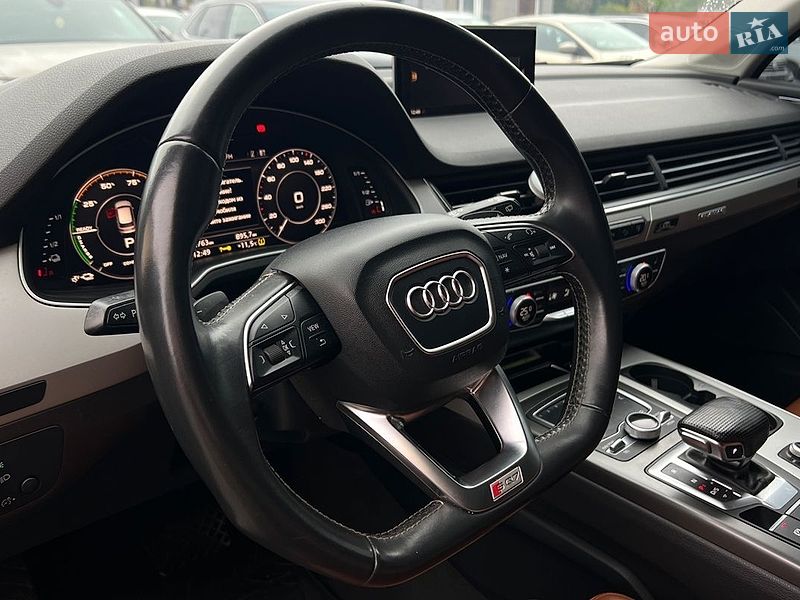 Позашляховик / Кросовер Audi Q7 2016 в Івано-Франківську