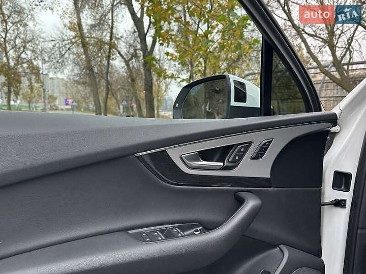 Внедорожник / Кроссовер Audi Q7 2017 в Киеве