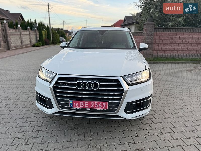 Внедорожник / Кроссовер Audi Q7 2017 в Ровно