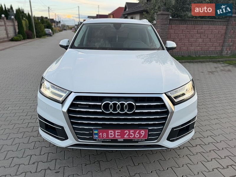 Внедорожник / Кроссовер Audi Q7 2017 в Ровно