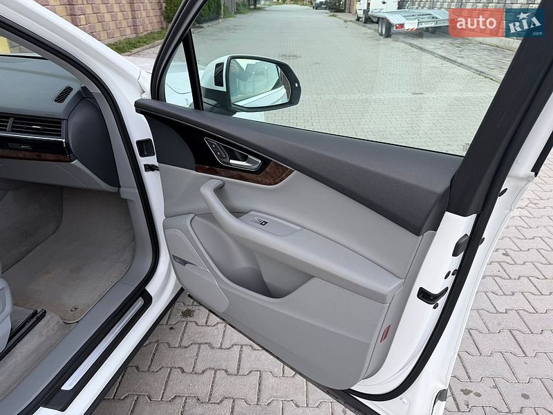 Внедорожник / Кроссовер Audi Q7 2017 в Ровно
