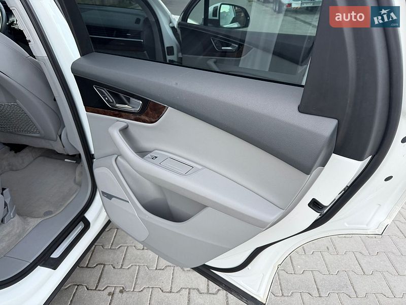 Внедорожник / Кроссовер Audi Q7 2017 в Ровно