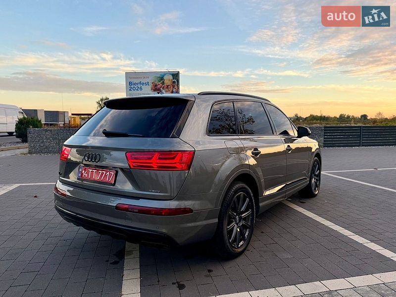 Позашляховик / Кросовер Audi Q7 2017 в Мукачевому