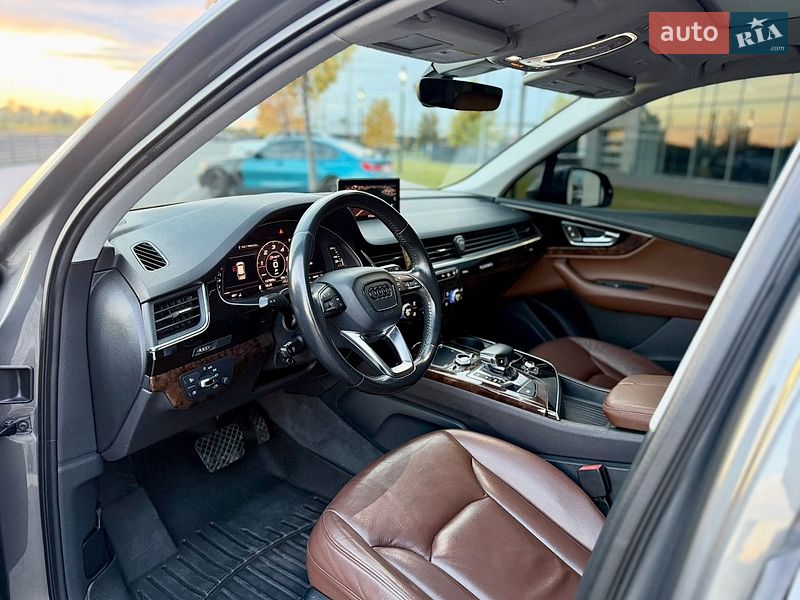 Позашляховик / Кросовер Audi Q7 2017 в Мукачевому