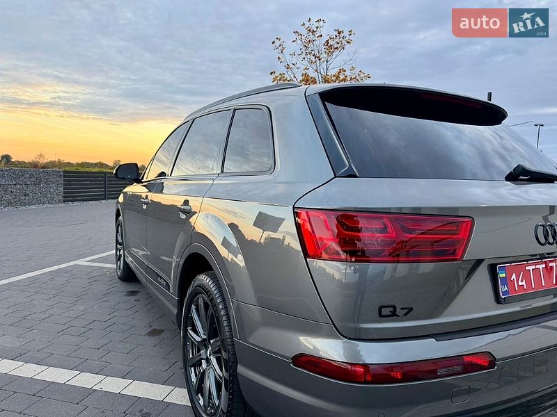 Позашляховик / Кросовер Audi Q7 2017 в Мукачевому